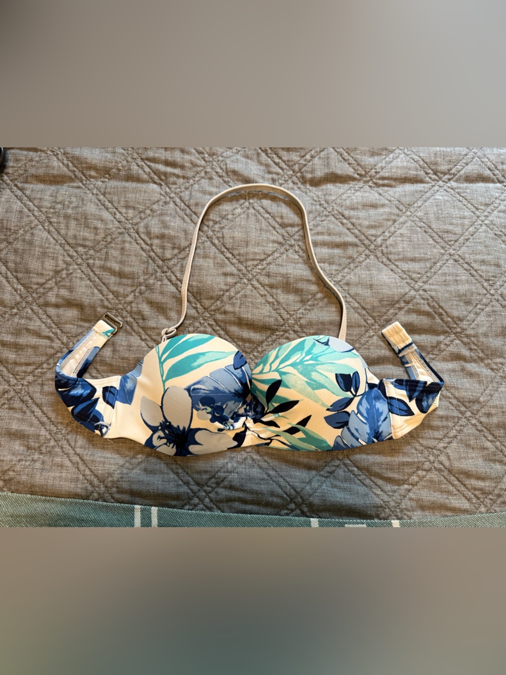 Hollister Blue and Cream Floral Bikini Top